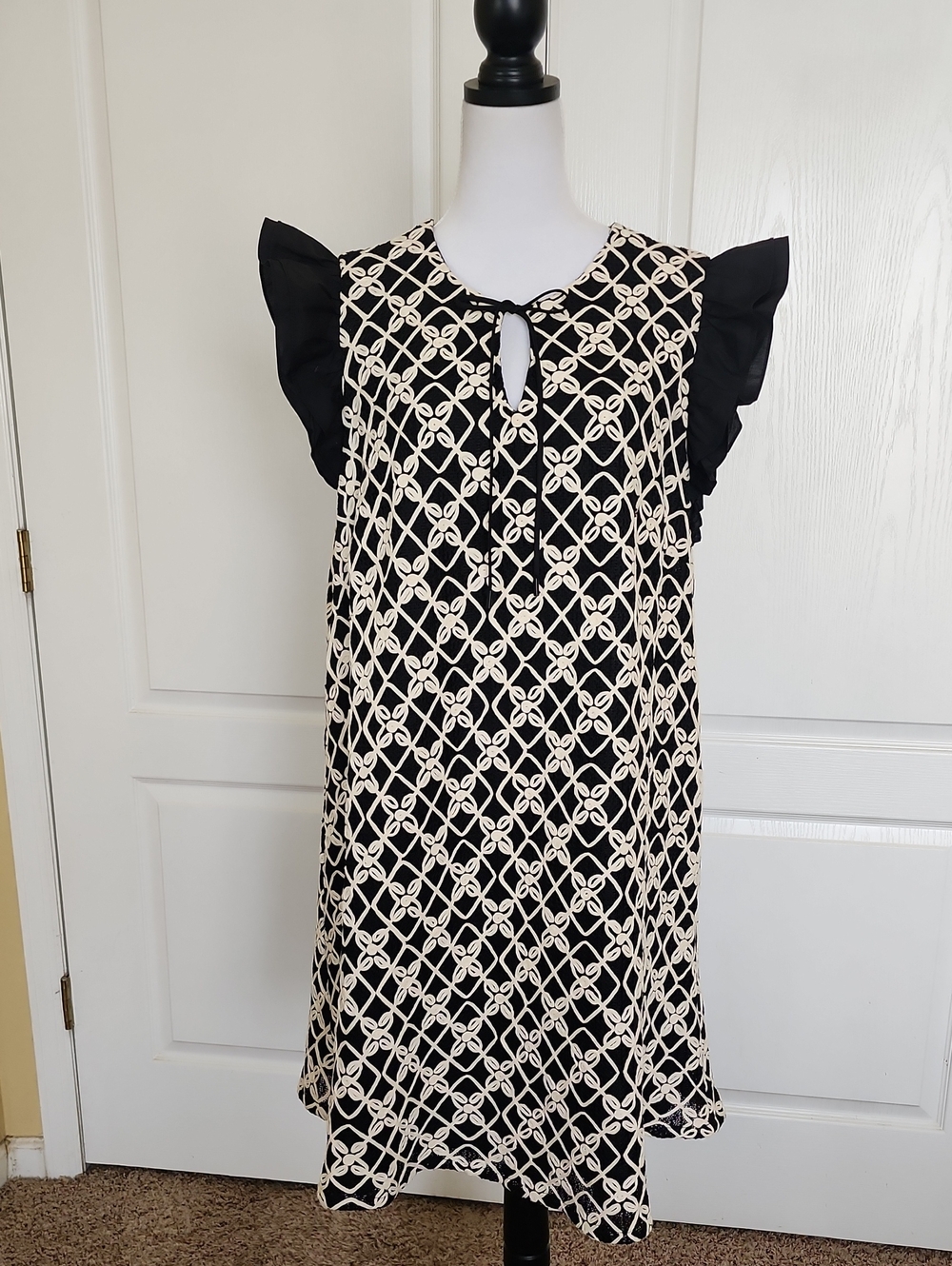 Skies Are Blue Curvy Black & Cream Printed Flutter-Sleeve Dress